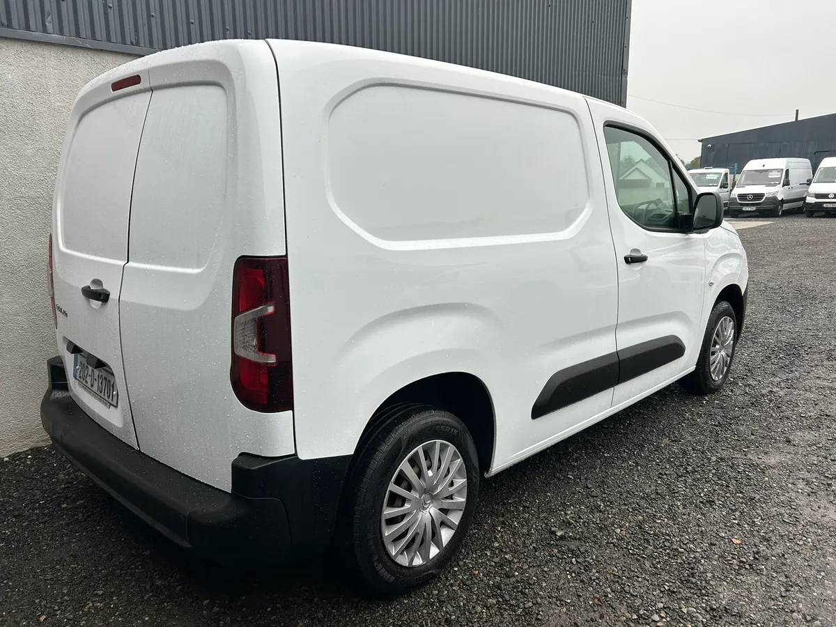 2020 Citroen Berlingo' 220v inverter 'INC VAT - Image 4