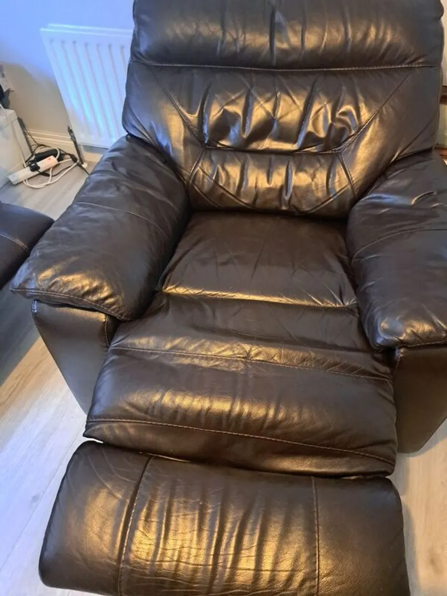 Leather 3 seater reclining sofa - Image 4