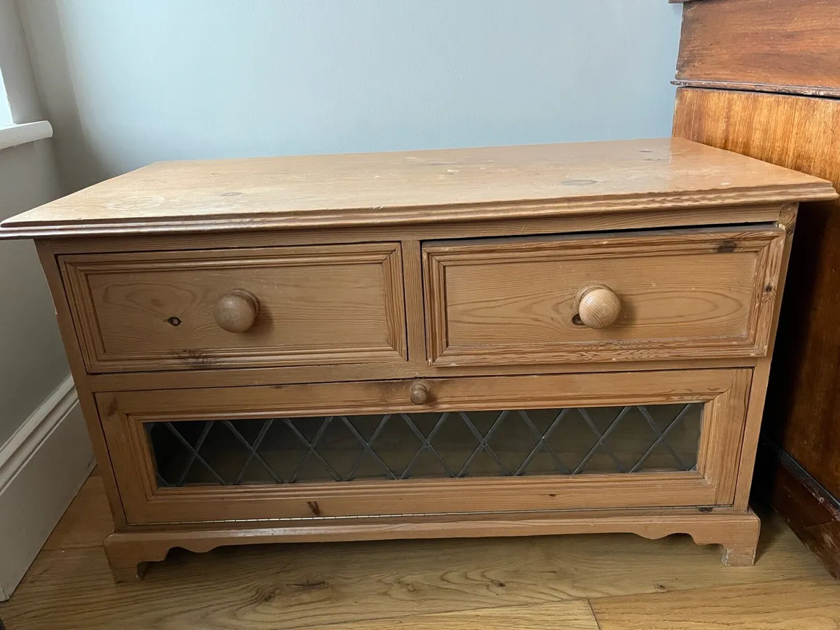 Rustic Pine TV unit - Image 4