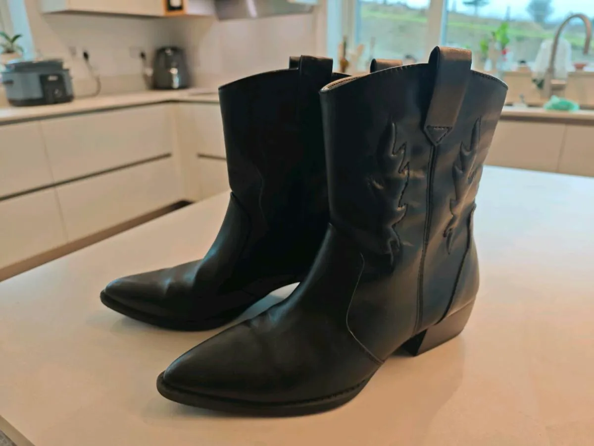 Ladies MnS Cowboy Boots - Image 1