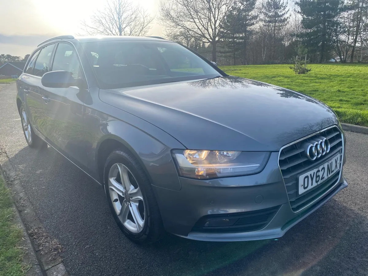 Audi A4 Avant SE Technik (2012) - Image 2