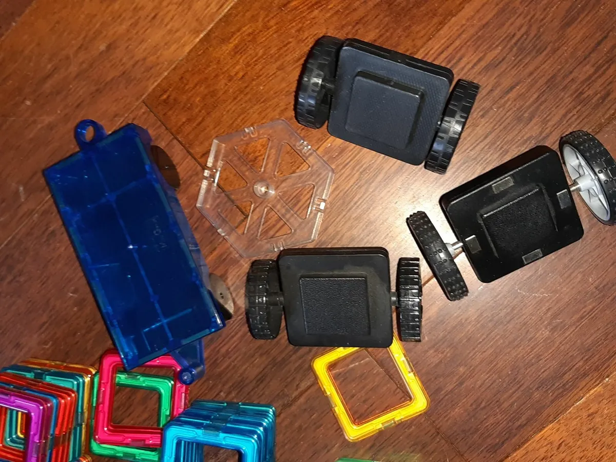 Magformers magnetic tiles - over 100 pieces - Image 3
