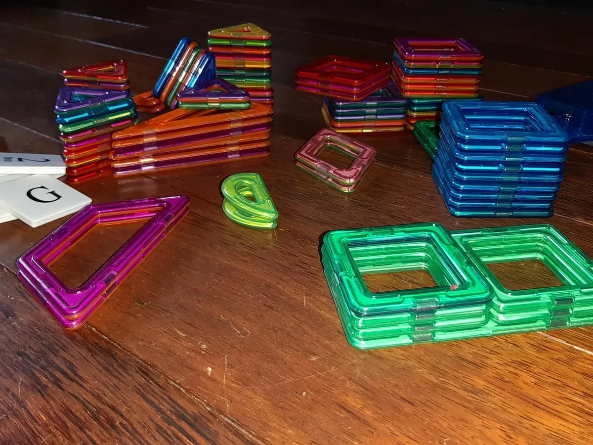 Magformers magnetic tiles - over 100 pieces - Image 1