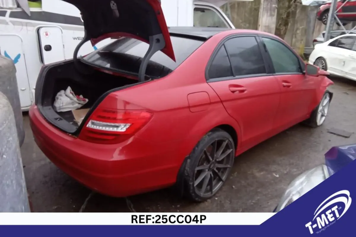 2012 MERCEDES C CLASS BREAKING FOR PARTS - Image 2