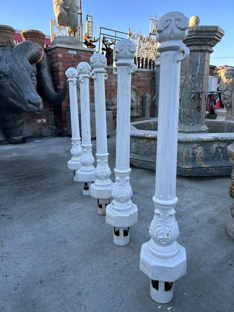 Decorative cast iron Bollards - Image 1