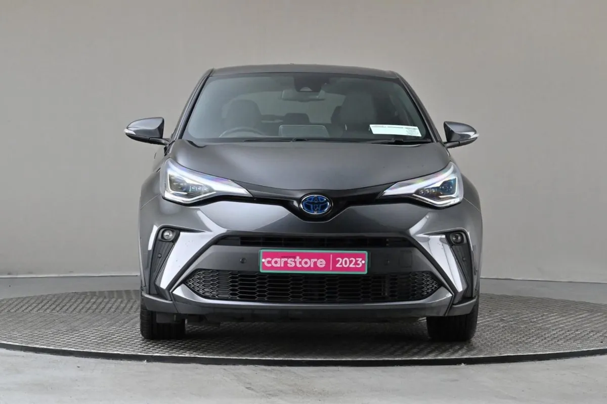 Toyota C-HR 1.8 Hybrid SOL  half Leather reverse - Image 2