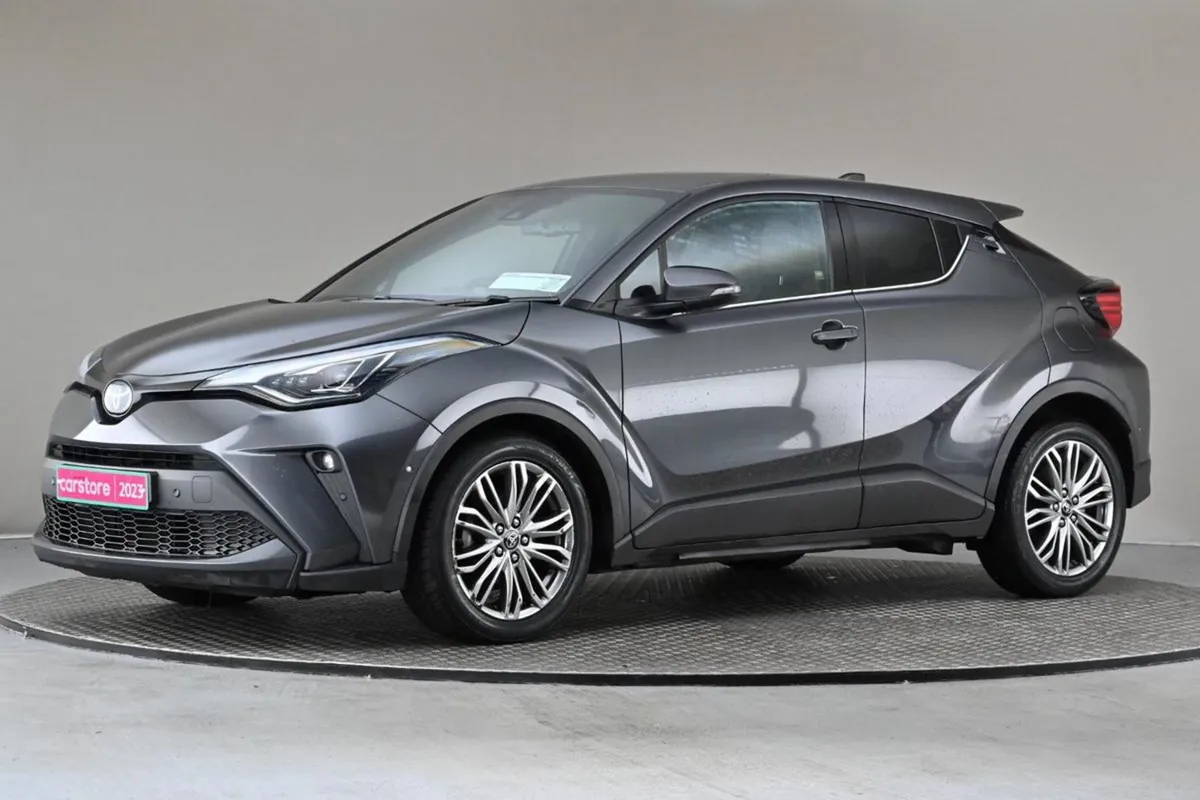 Toyota C-HR 1.8 Hybrid SOL  half Leather reverse - Image 4