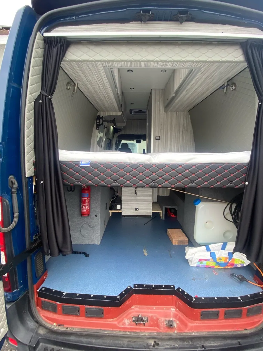 Camper van - Image 3