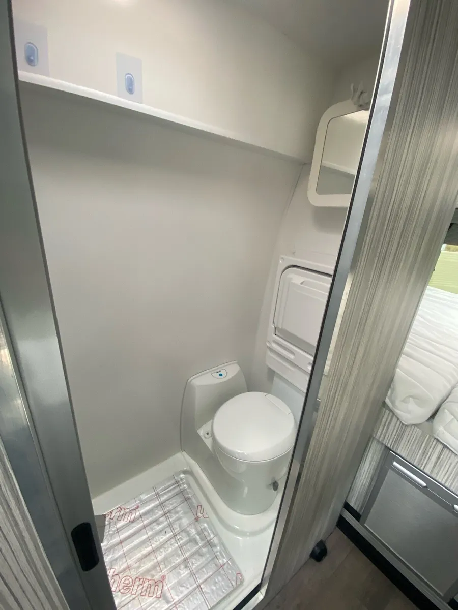 Camper van - Image 4