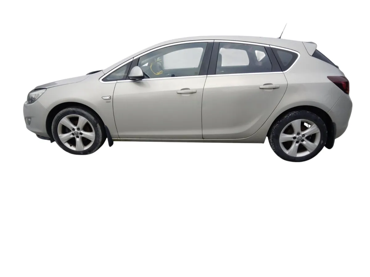 2010 OPEL ASTRA For Breaking/Dismantling - Image 2