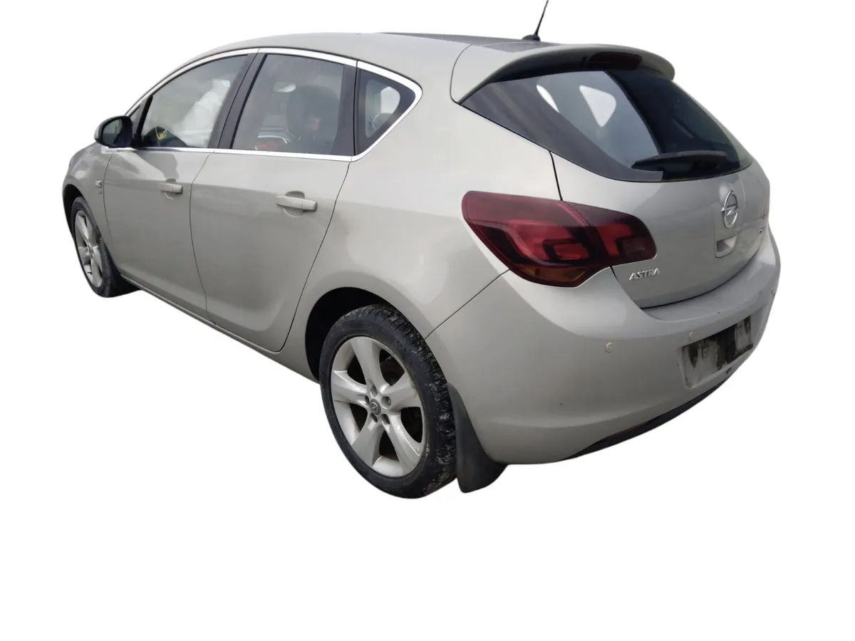 2010 OPEL ASTRA For Breaking/Dismantling - Image 3