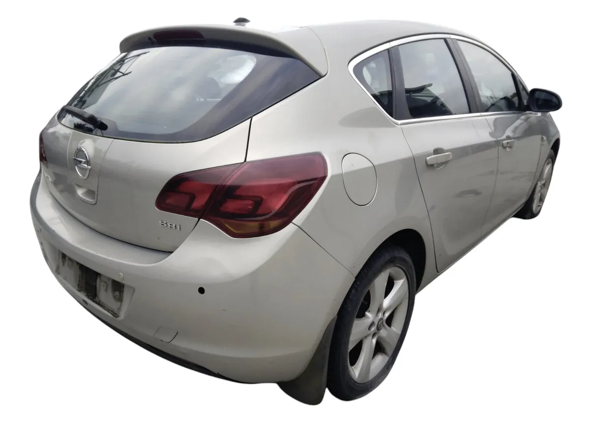 2010 OPEL ASTRA For Breaking/Dismantling - Image 4