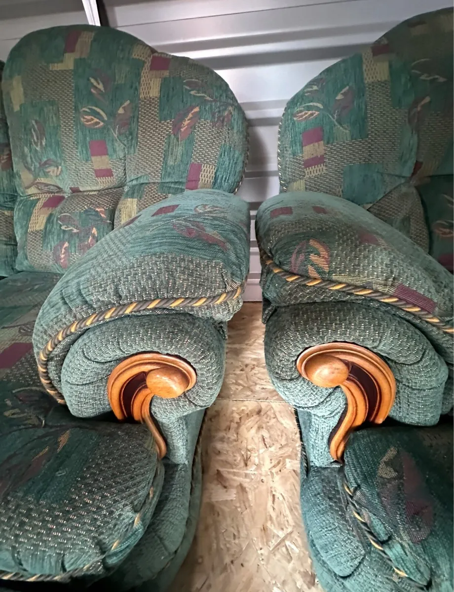 Drumbriston sofa, two armchairs & footstools - Image 2