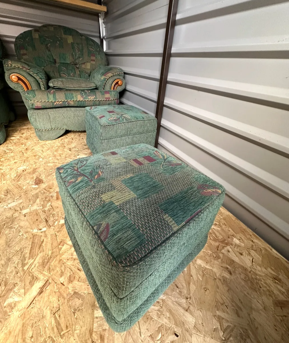 Drumbriston sofa, two armchairs & footstools - Image 3