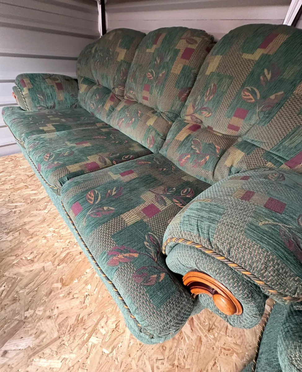 Drumbriston sofa, two armchairs & footstools - Image 4