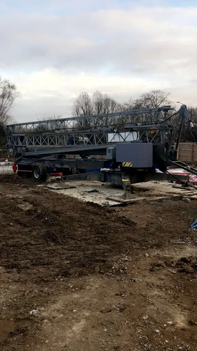 Self erecting tower crane - Image 1