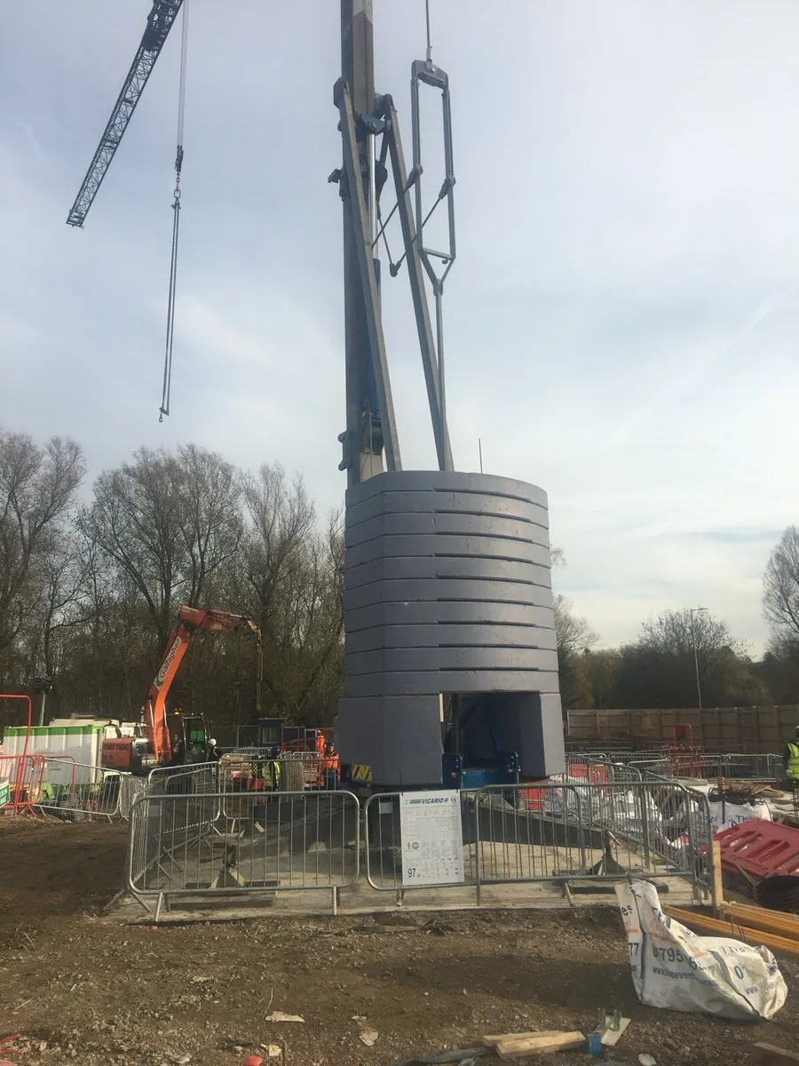Self erecting tower crane - Image 3