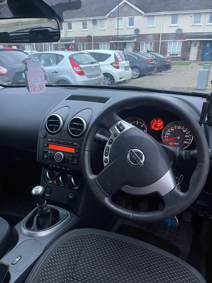 Nissan Qashqai 2010 - Image 2