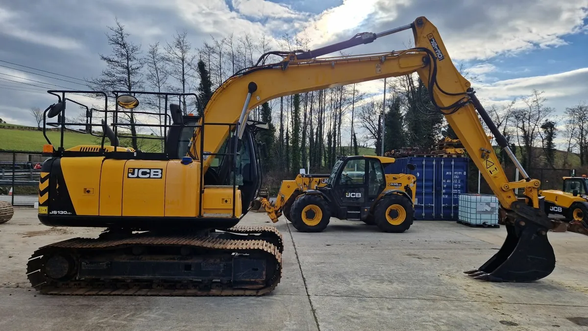 2017 JCB JS130 LC+ - Image 1