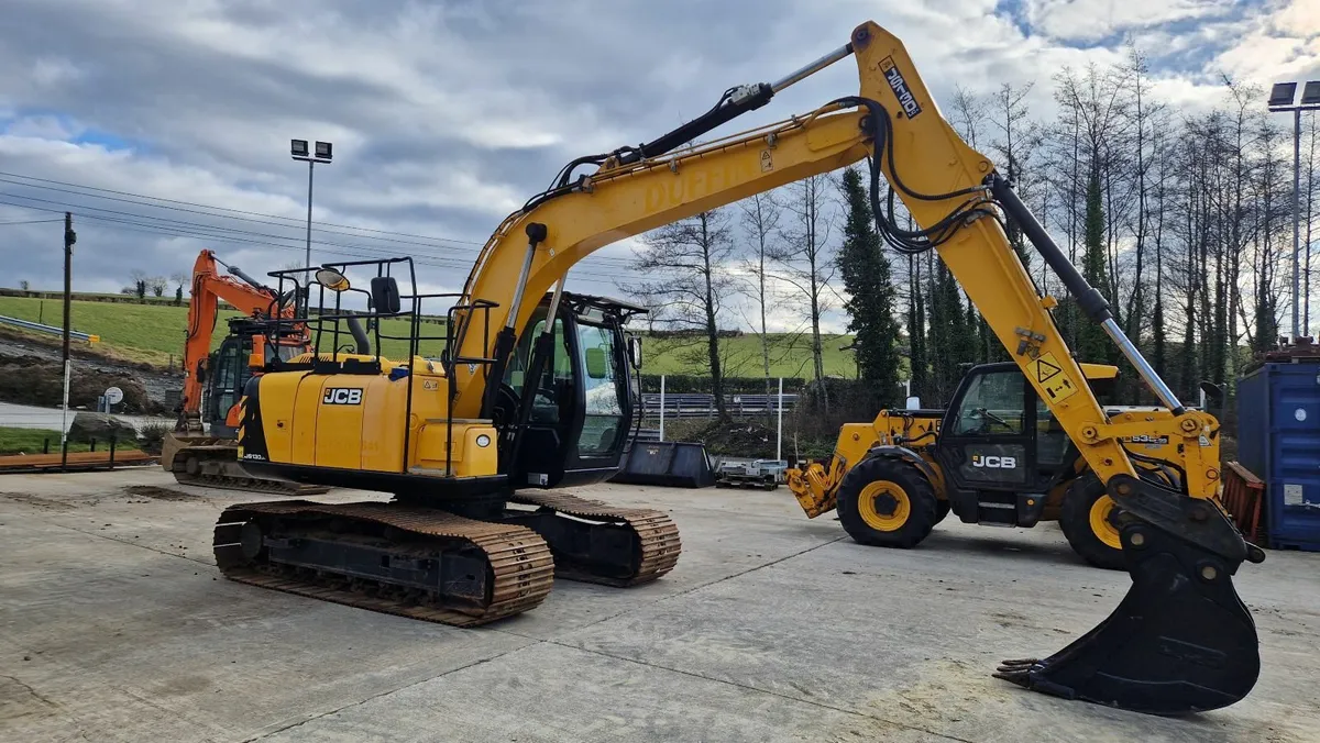 2017 JCB JS130 LC+ - Image 4
