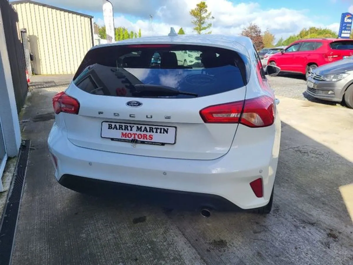 Ford Focus 1.0 T Zetec Ecoboost 100PS 5DR - Image 3