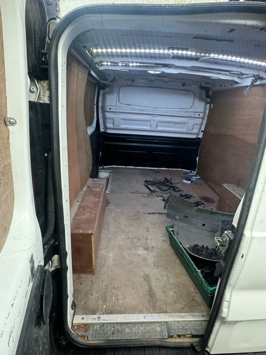 Nissan nv300 2018 - Image 3