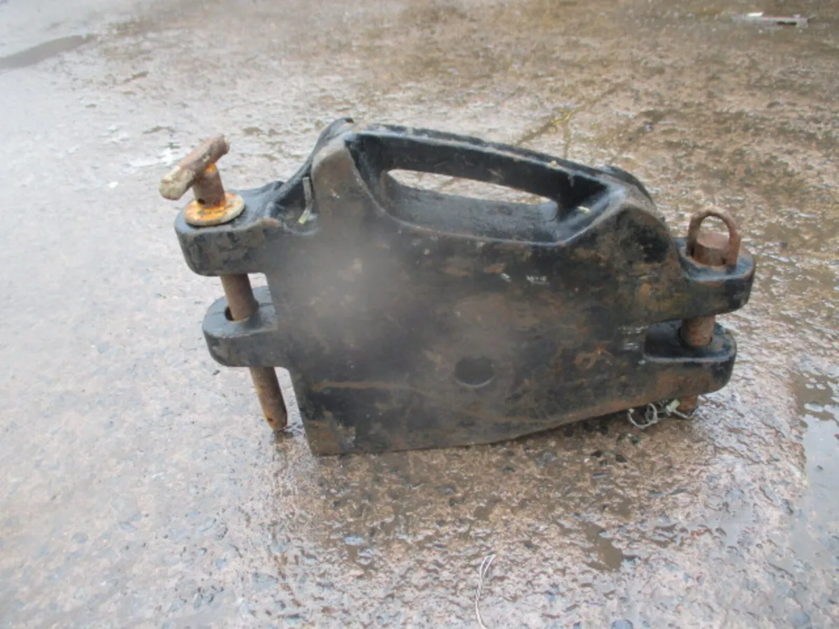 Massey Ferguson 60 KG Towing EYE Weight - Image 1