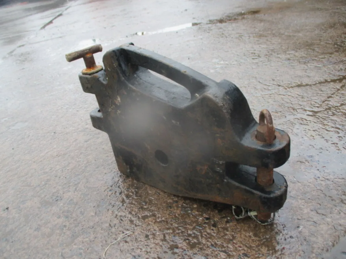 Massey Ferguson 60 KG Towing EYE Weight - Image 2