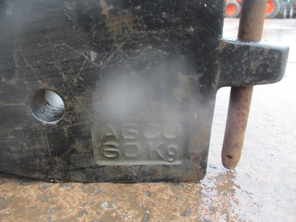 Massey Ferguson 60 KG Towing EYE Weight - Image 4