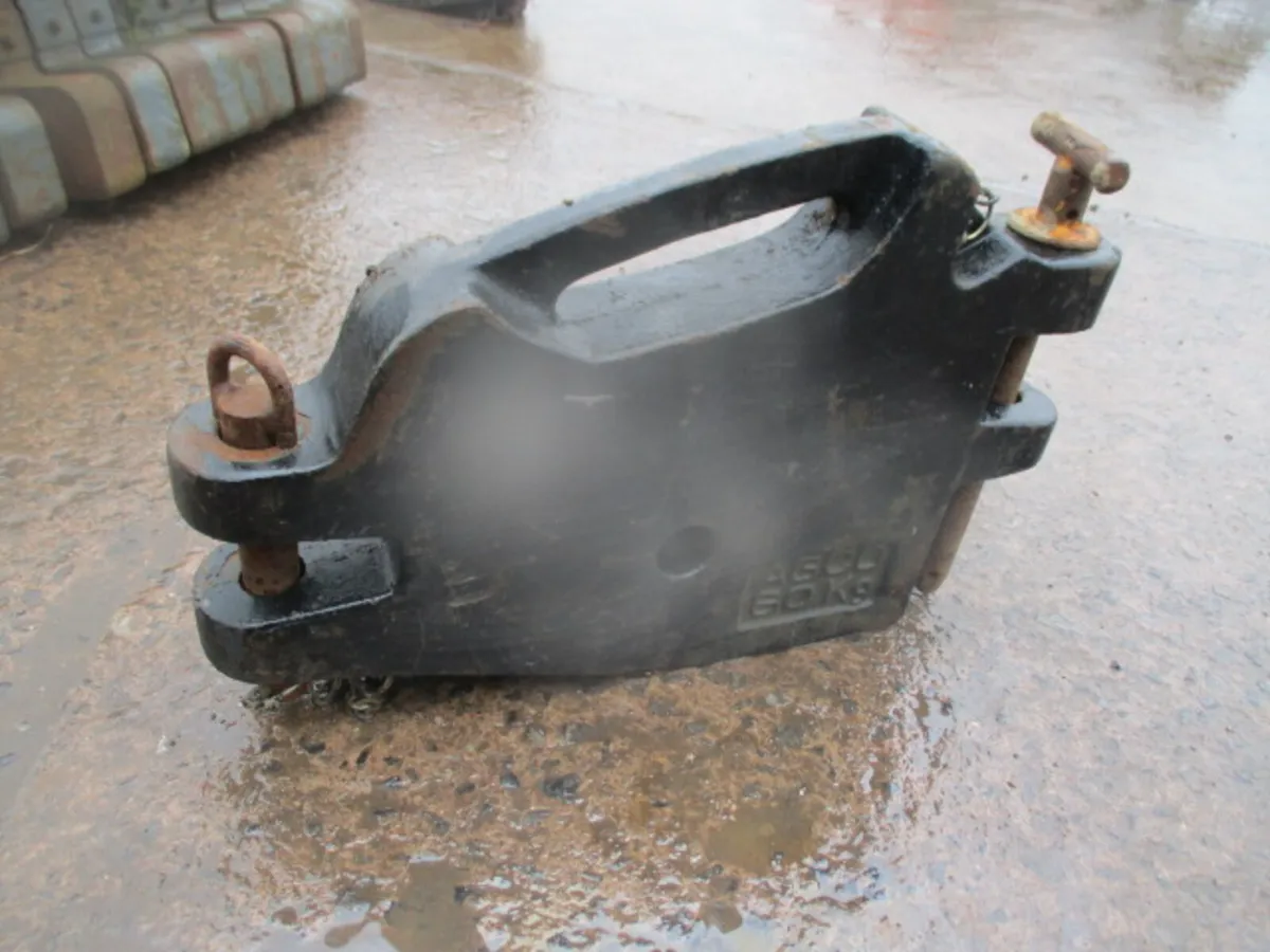 Massey Ferguson 60 KG Towing EYE Weight - Image 3