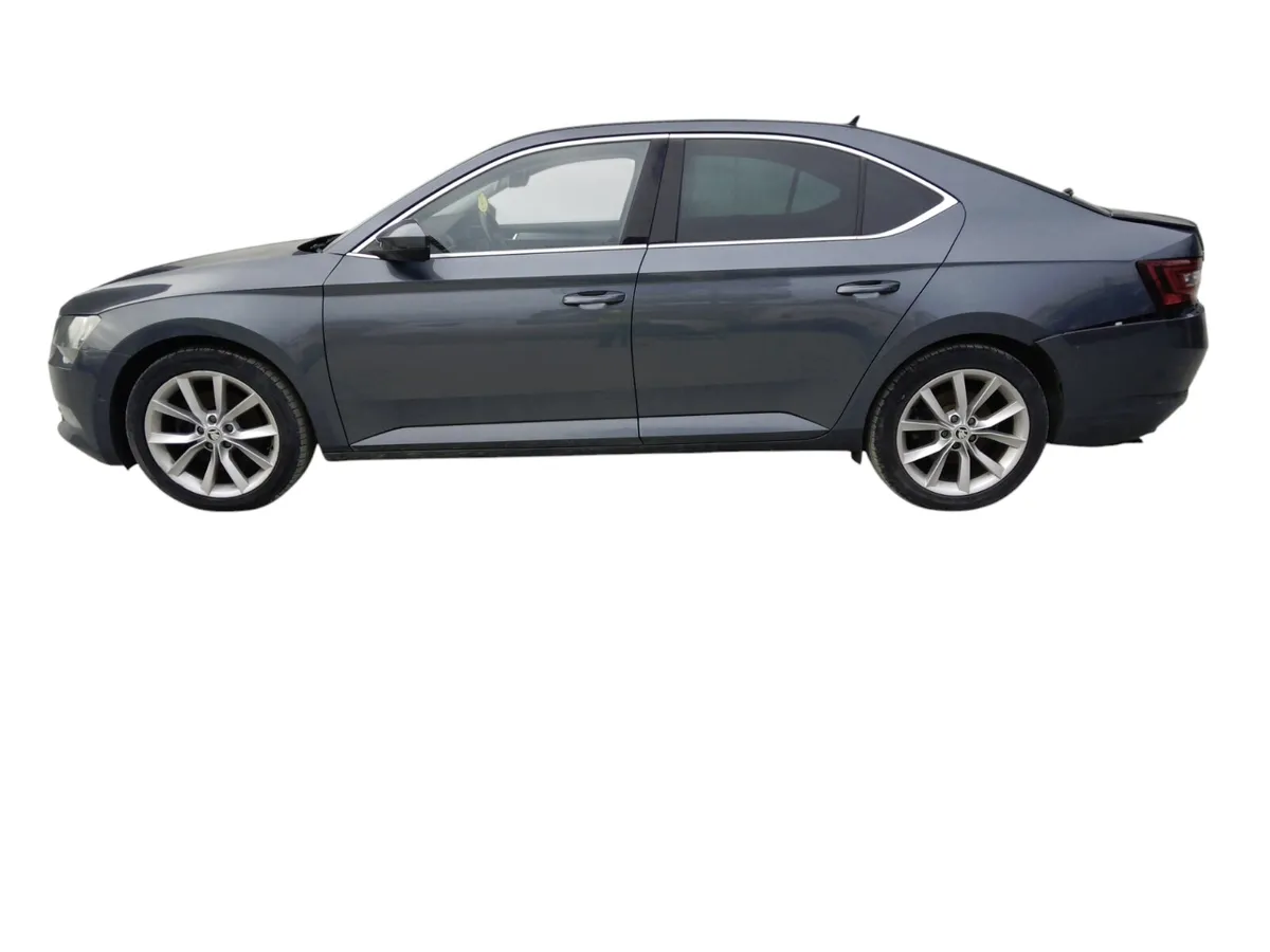 2017 SKODA SUPERB For Breaking/Dismantling - Image 2