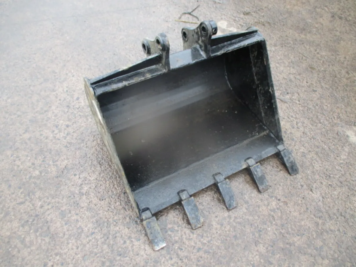 New 2FT Digging Bucket ((25mm)) - Image 1