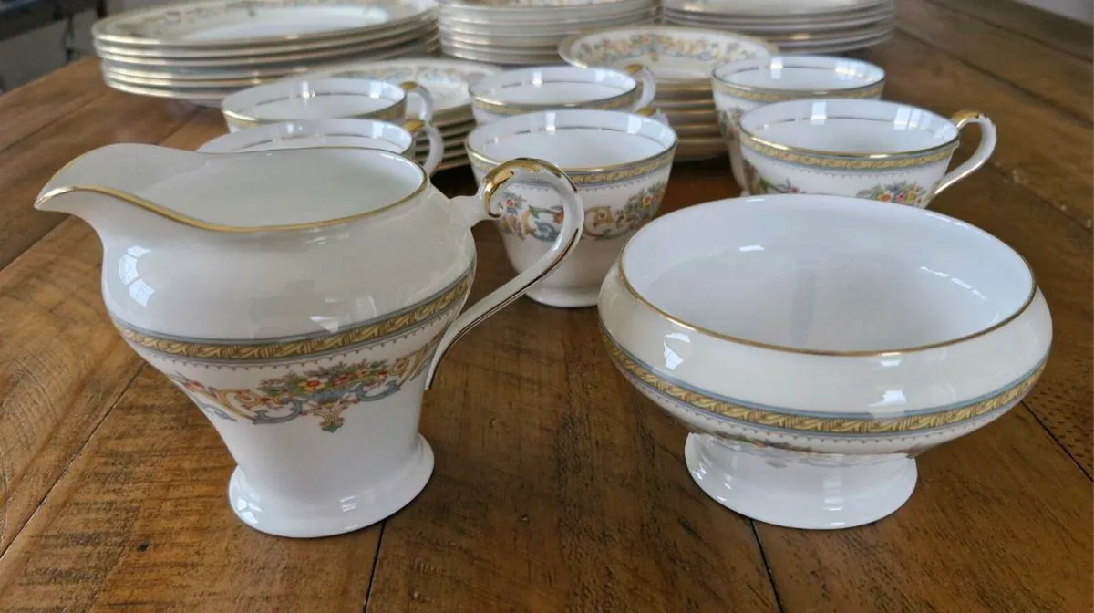 Aynsley Henley 39 piece Dinner Service - Image 4