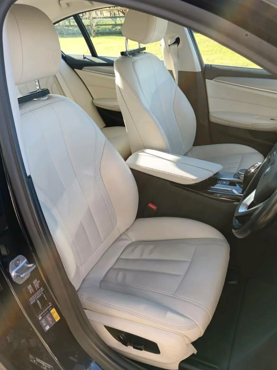BMW 530e - Image 2