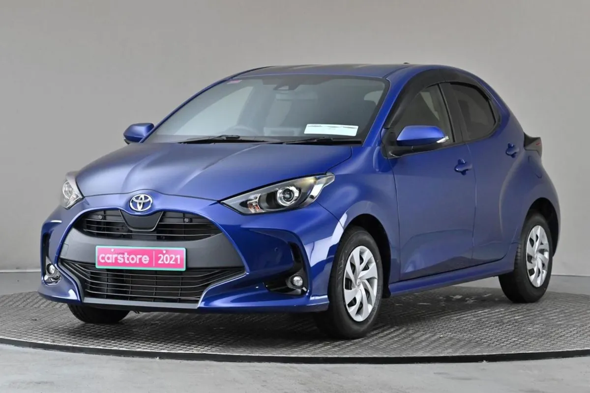 Toyota Yaris 1.0 Auto Petrol  reverse Cam park Se - Image 3