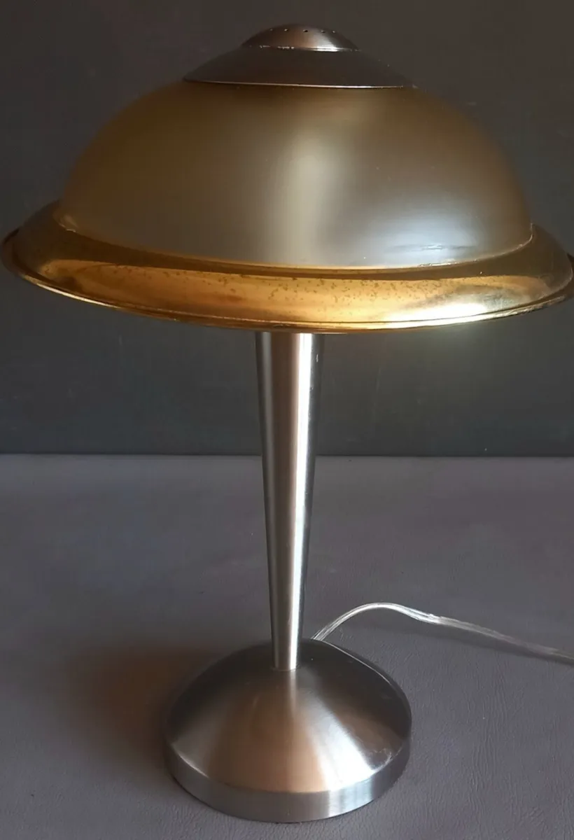 Unique looking art deco lamp - Image 1