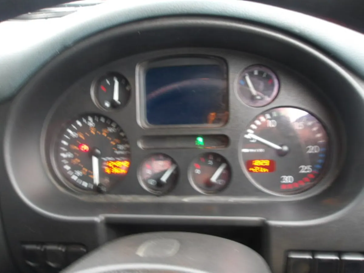 2005 DAF CF85-340 8x4 Phoenix Spraybar Tanker - Image 2