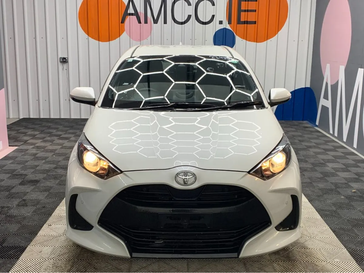 Toyota Yaris X / 41k KMs / Reverse Camera / Autom - Image 2