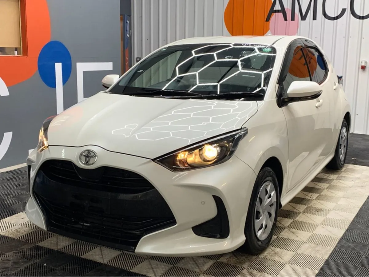 Toyota Yaris X / 41k KMs / Reverse Camera / Autom - Image 3