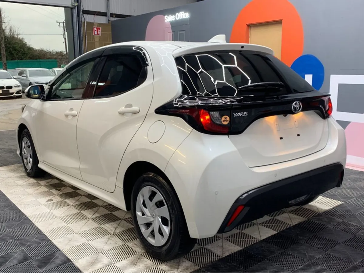 Toyota Yaris X / 41k KMs / Reverse Camera / Autom - Image 4