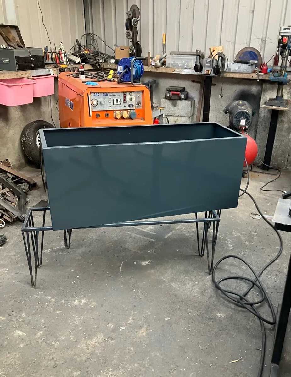 Steel garden planter LARGE - Image 4