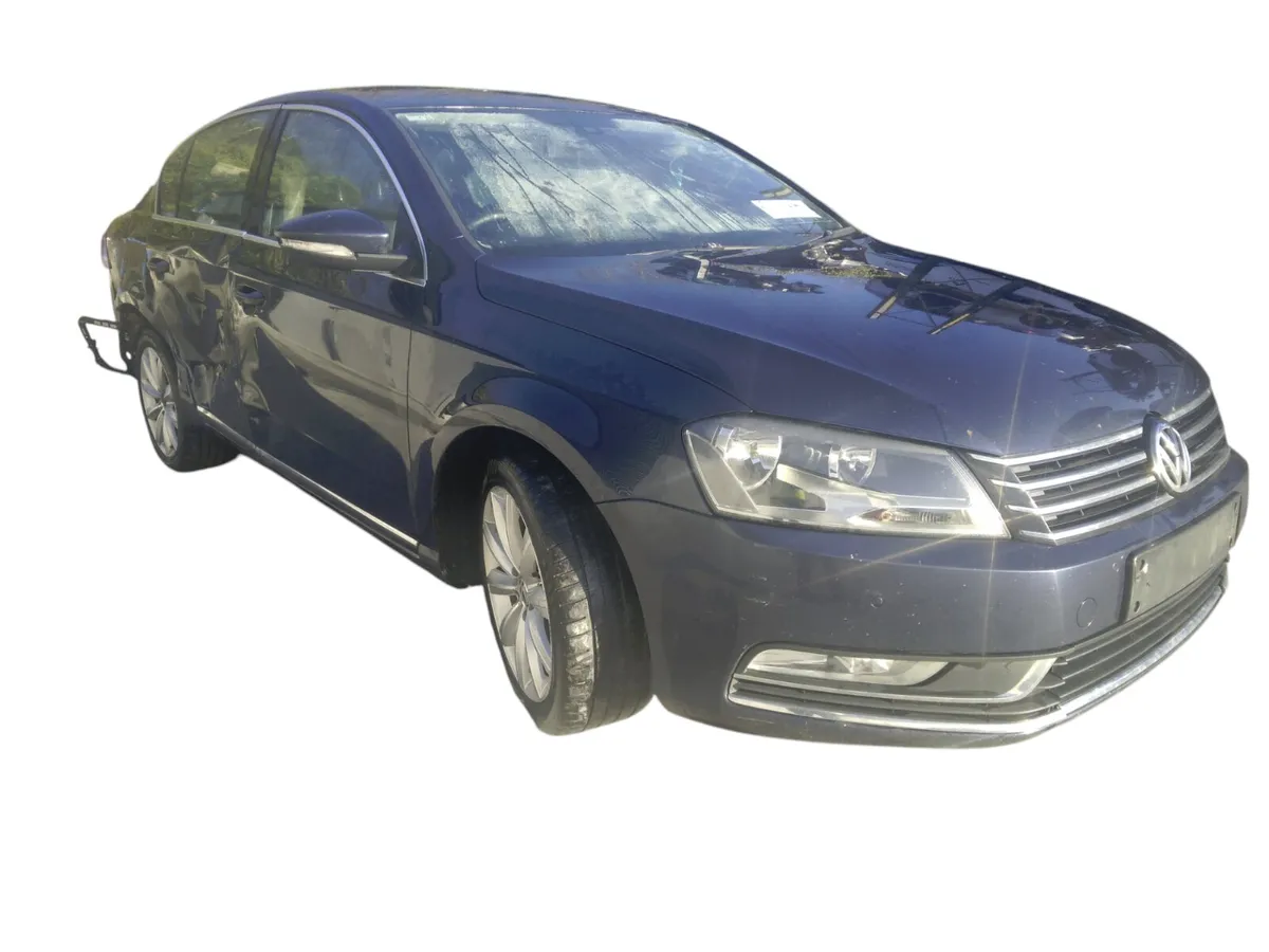 2013 VOLKSWAGEN PASSAT For Breaking/Dismantling - Image 1