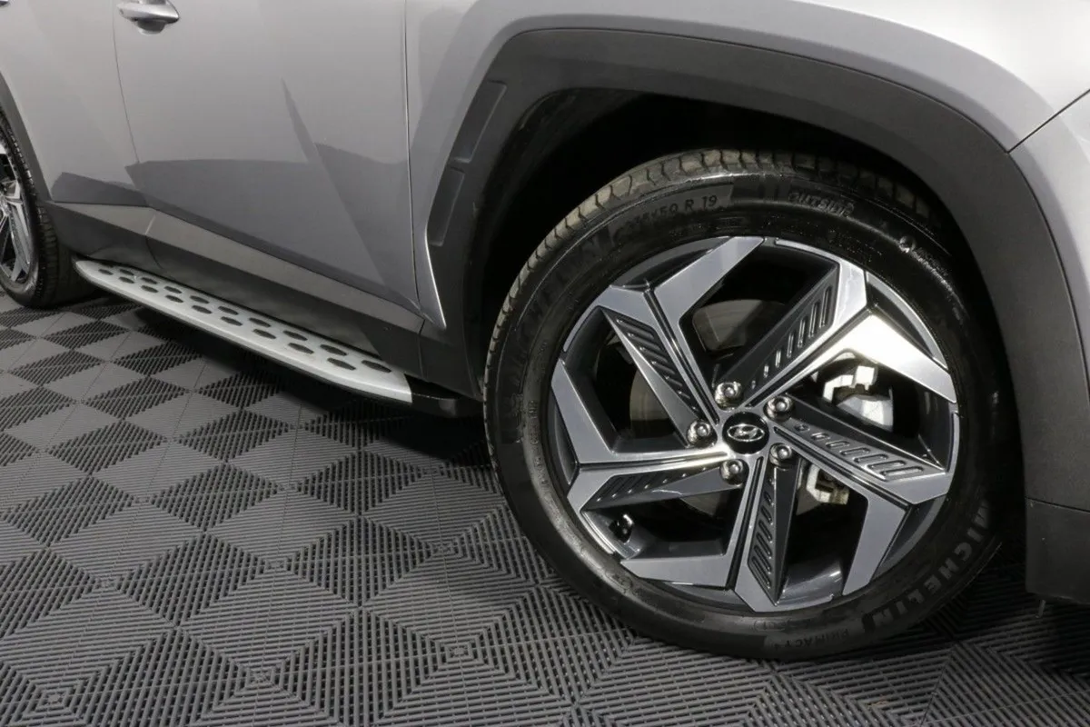 Hyundai Tucson Plug IN Hybrid 4WD Executive Plus - Image 3