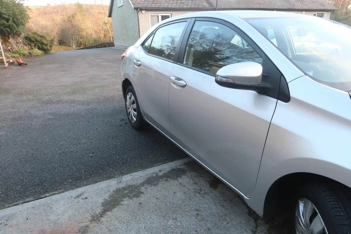 Toyota Corolla 2014 - Image 2