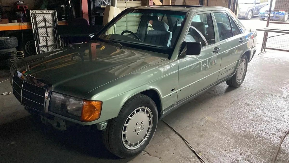 Mercedes-Benz 190E 1989 - Image 4