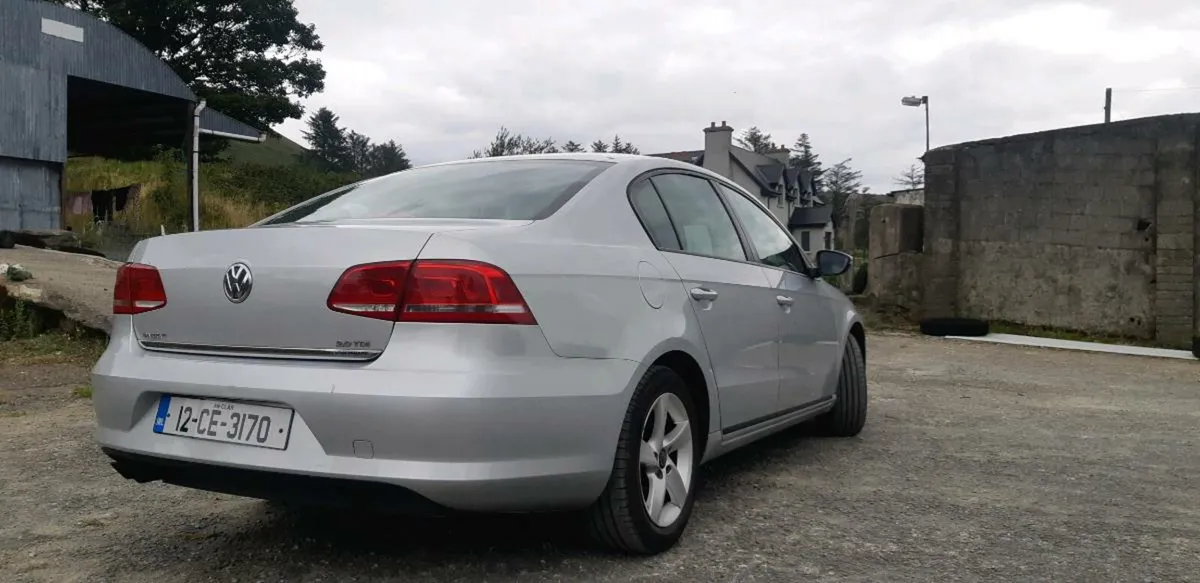 2012 Volkswagen Passat - Image 3