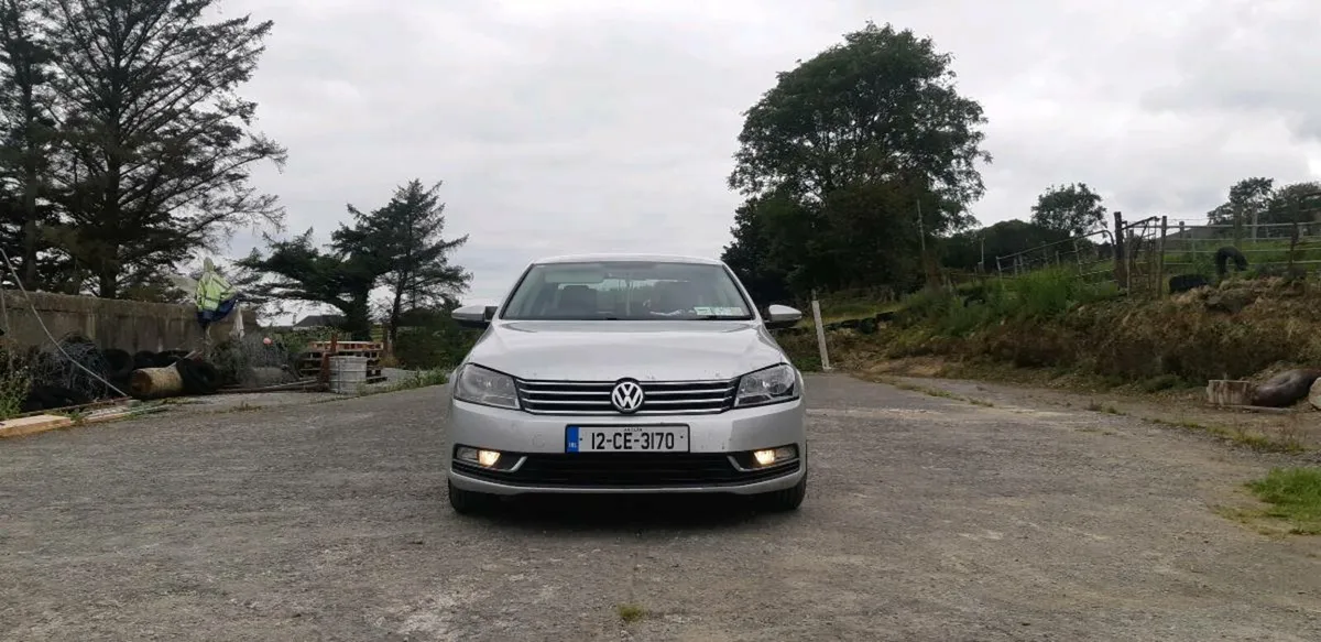 2012 Volkswagen Passat - Image 4
