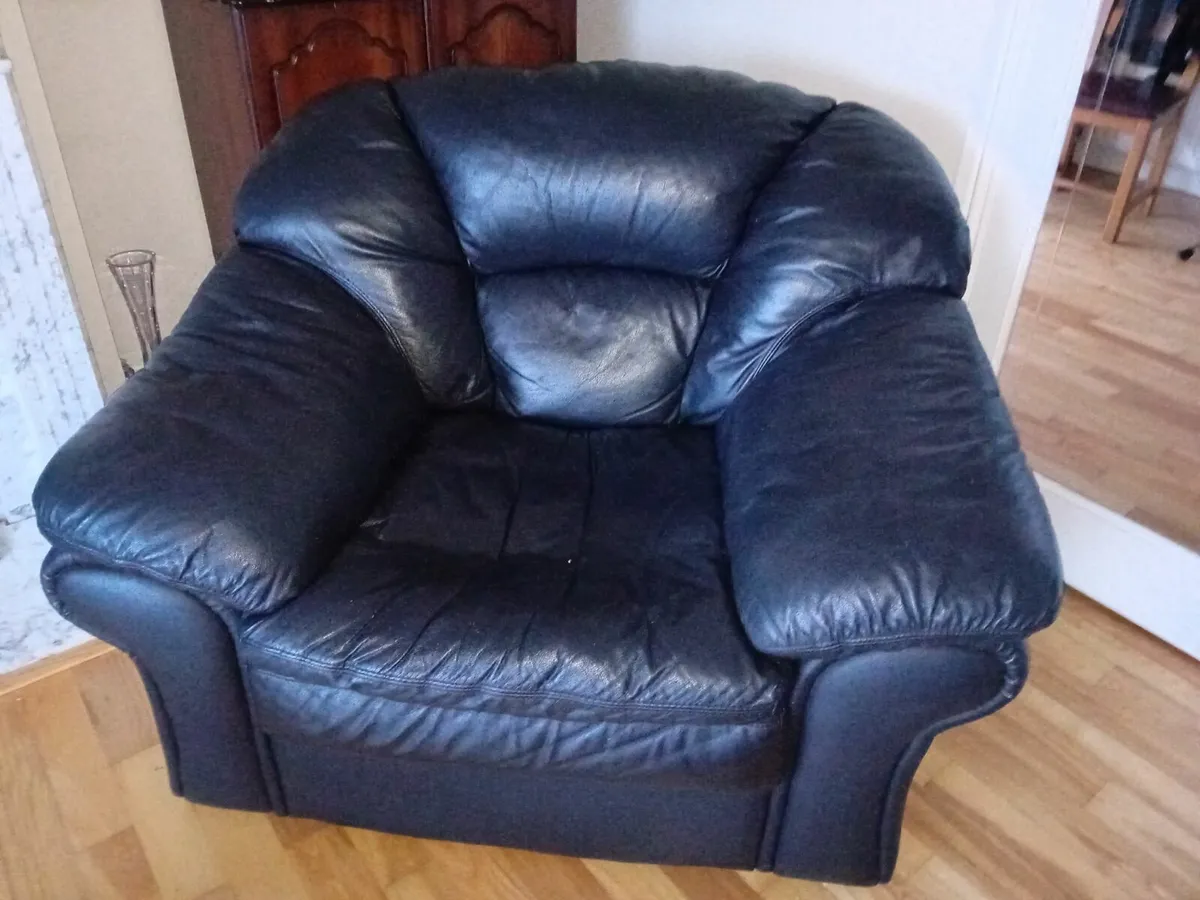 Armchair - Image 1