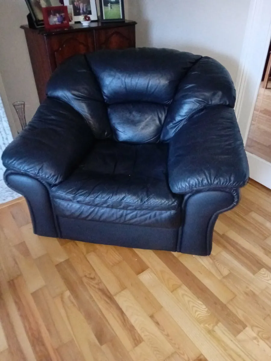 Armchair - Image 3