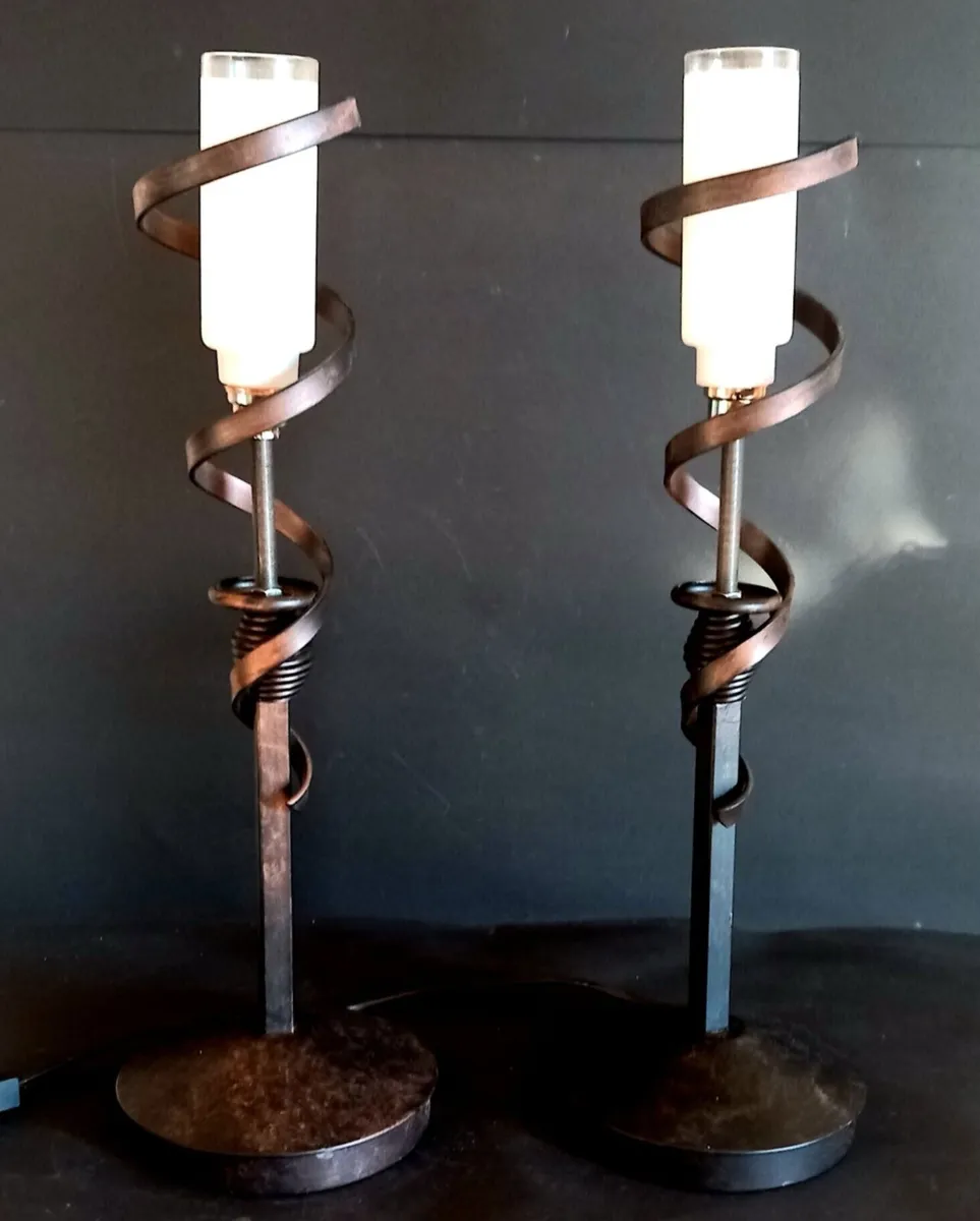 Pair of Unique vintage Italian bronzed lamps - Image 1